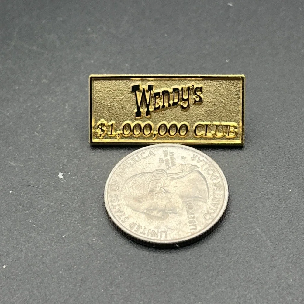 Wendy's Fast Food Restaurant‎ $1,000,000 Club Employee Gold Tone Lapel Hat Pin
